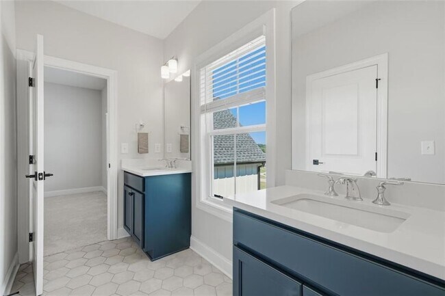 Building Photo - 401 Oakleigh Ave