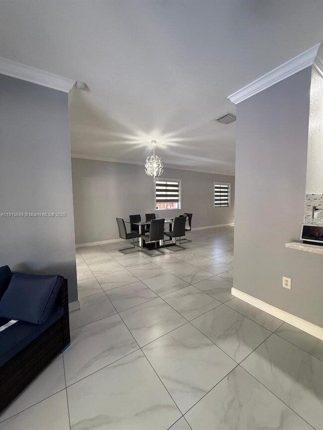 Building Photo - 239 SE 31st Terrace