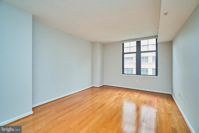 Building Photo - 1021 N Garfield St