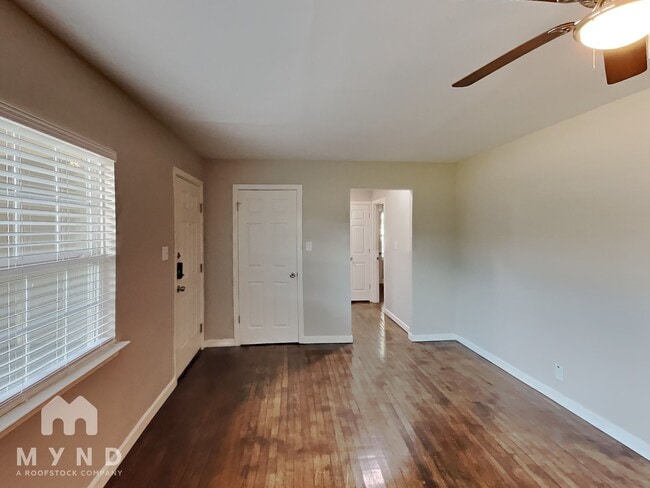 Building Photo - 512 E University Ave