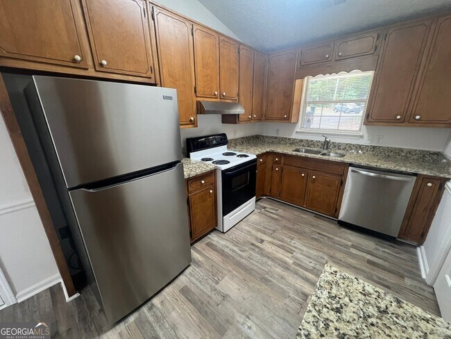 Building Photo - 545 E Country Woods Dr