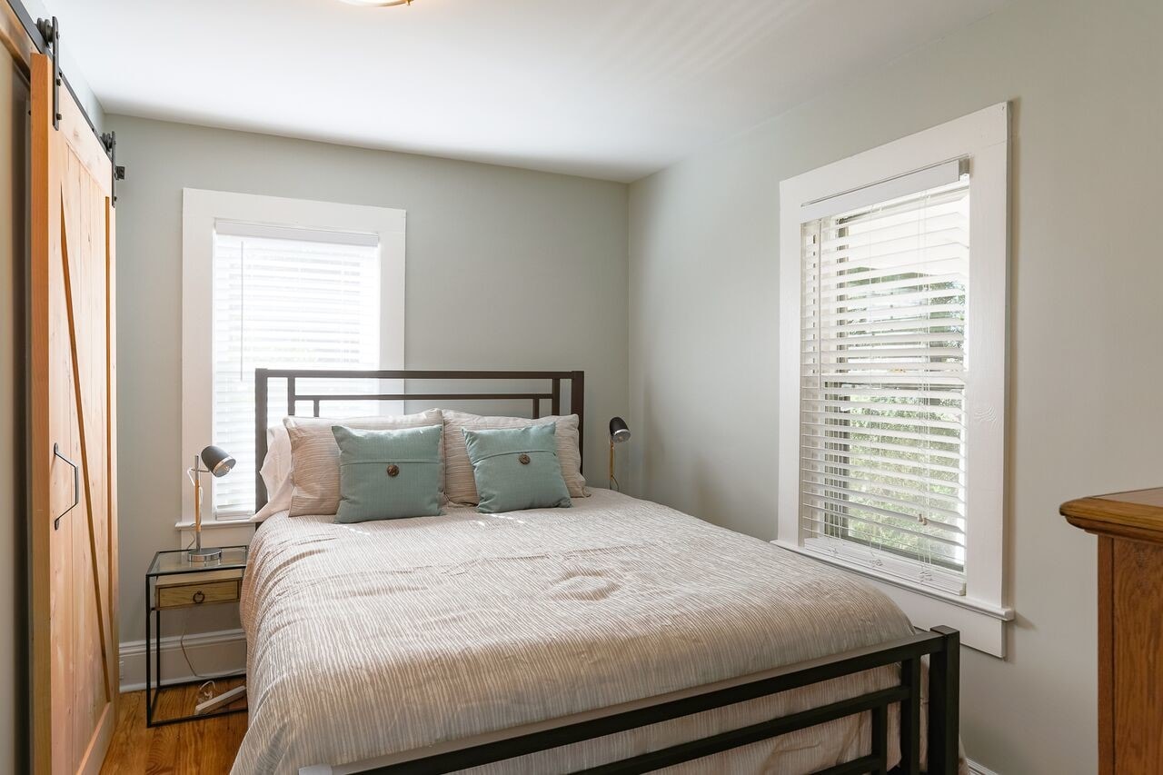 Building Photo - 1310 Hyman Ave