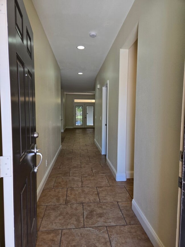 Building Photo - A Beautiful Single Story Townhouse! 3 Bed,...