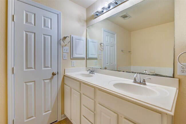 Building Photo - 16718 Mackenzie Mesa Dr