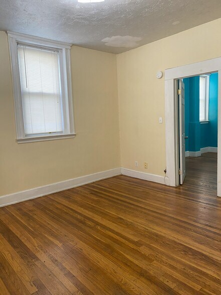 Building Photo - 143 Shawmut St