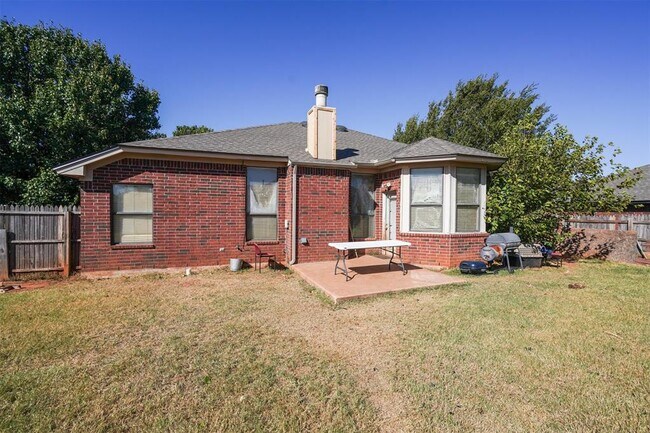 Building Photo - 16300 Seminole Pointe Pl