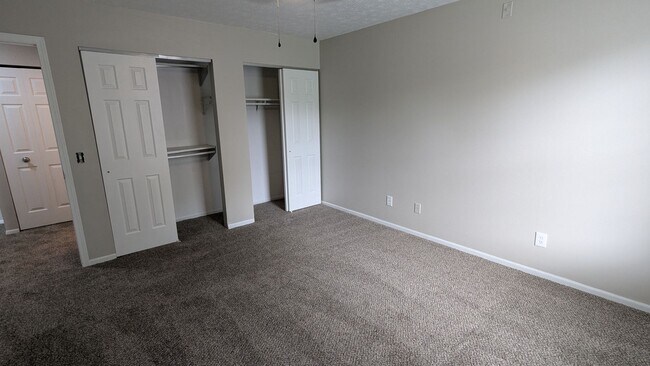 Building Photo - MN Cedar Village (871)