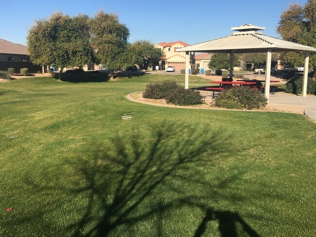 Building Photo - Phoenix 4 Bed & 2 Bath Single Story Split Floorplan