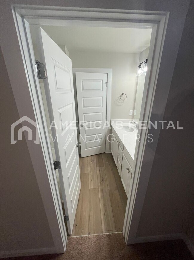 Building Photo - Home for Rent in Weaver, AL!!! Available to View Now!!! Sign a 13-month lease by 5/31/2026 and re...