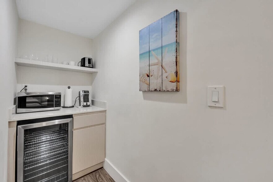 Building Photo - 3020 Seville St