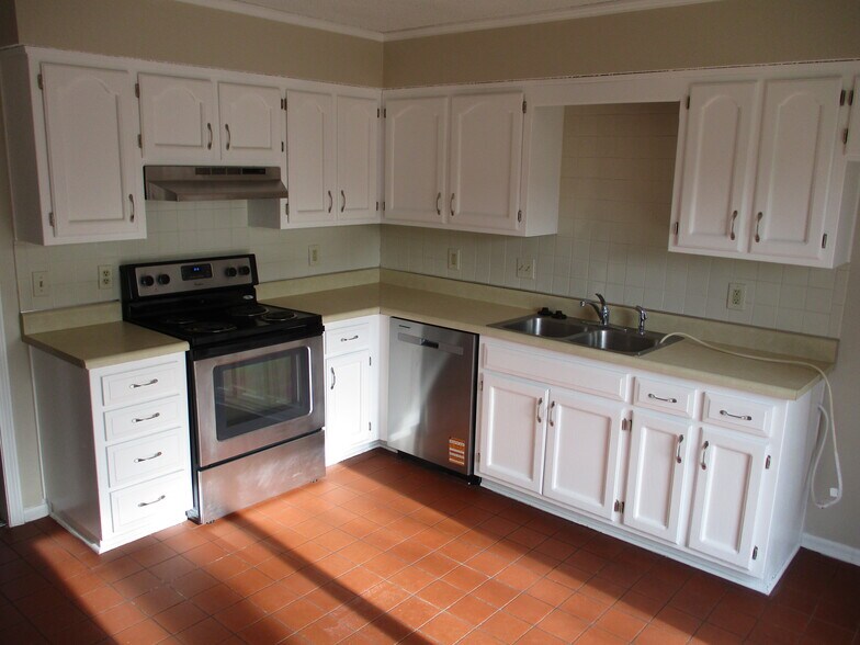 Building Photo - 1315 E 152nd Ter