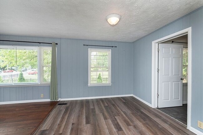 Building Photo - Great Broad Ripple Location With Fenced Backyard!