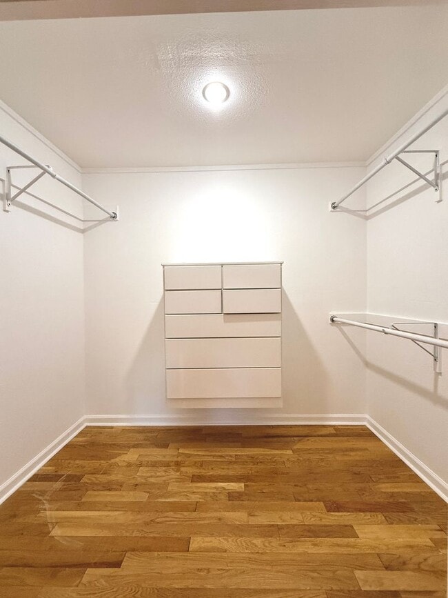Building Photo - Now Available – Fully Remodeled 3 Bed / 2 ...
