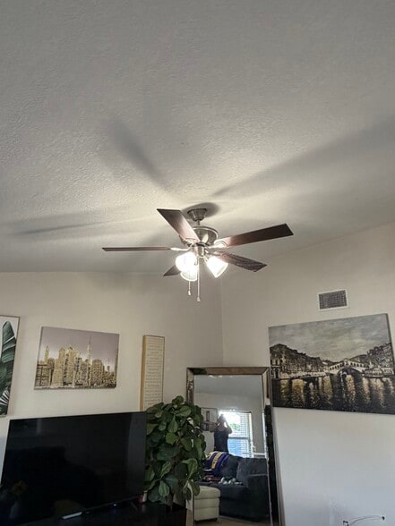 Building Photo - 1525 Kestrel Way