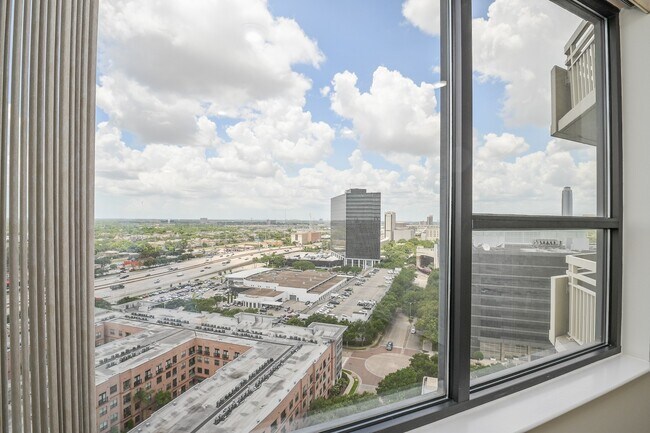 Building Photo - 15 Greenway Plz