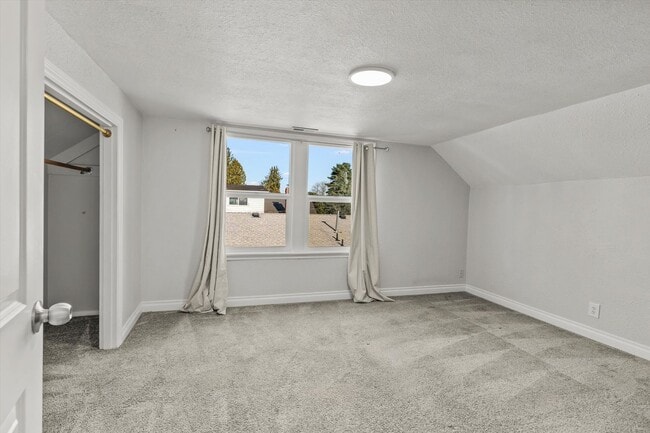 Building Photo - Well-Maintained Tacoma Brick home in Convenient Location