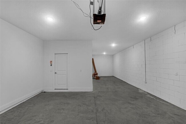 Building Photo - 748 Curly Lcks Lp