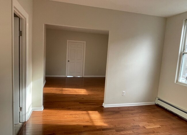 Building Photo - Spacious 2 Bedroom Coming Available!