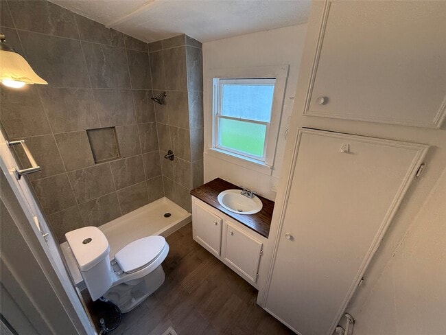 Building Photo - 119 Louis Davis Dr