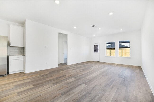 Building Photo - 3930 El Vaquero Ct