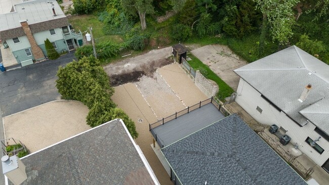 Building Photo - 3 Bedroom 2 Bath Beach House