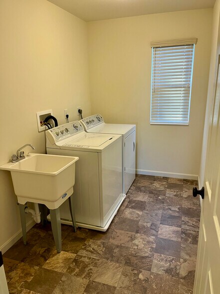 2nd floor laundry - 4189 Pheasant Ridge Ct