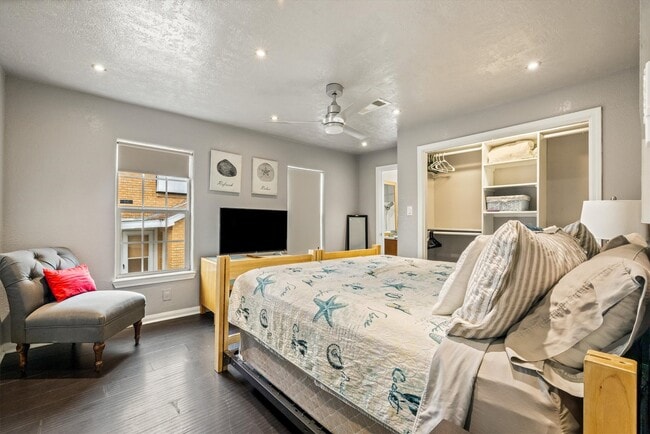 Building Photo - 5219 Avenue Q