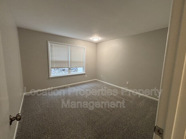 Building Photo - 1424 Applegate Ct