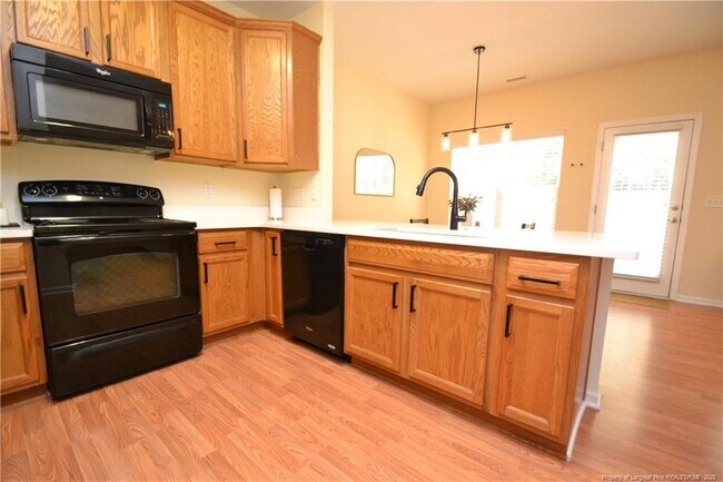Building Photo - 3115 Manhasset Ln