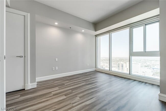 Building Photo - 2700 S Las Vegas Blvd