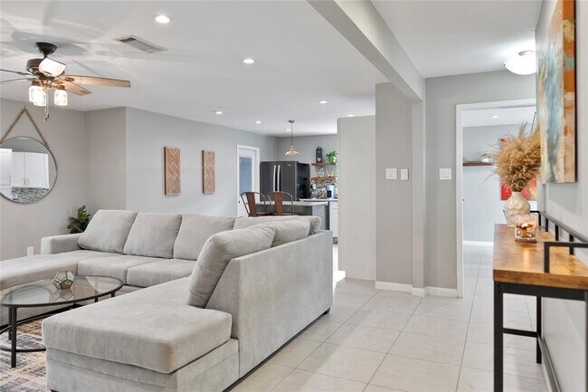 Building Photo - 9655 Meadowland Dr