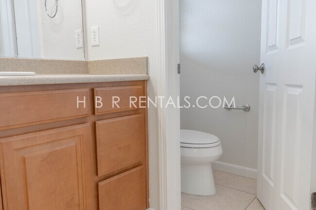 Building Photo - 521 S Altura Ct