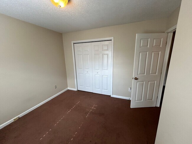 Building Photo - COMING SOON! N Greensboro, 4/2.5 home off of N Church St near Lake Jeanette & I-840