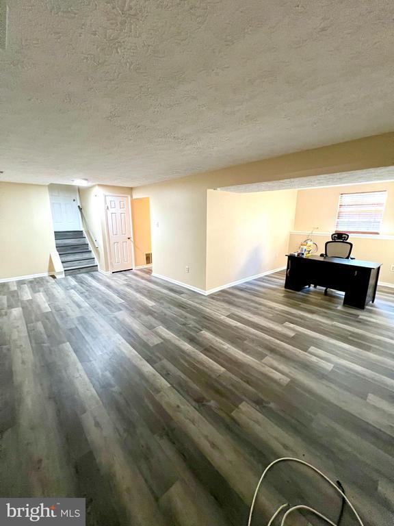 Building Photo - 2015 Mapleleaf Pl