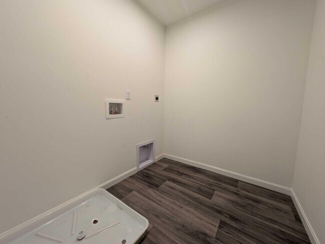 Building Photo - 8210 Daylily Dr