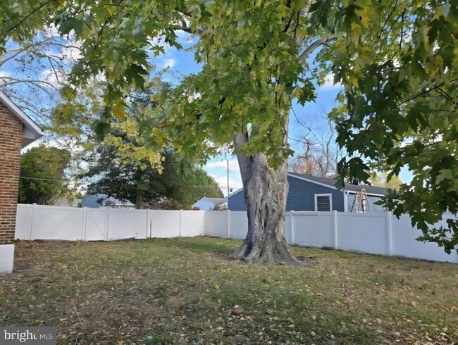 Building Photo - 524 8th Ave