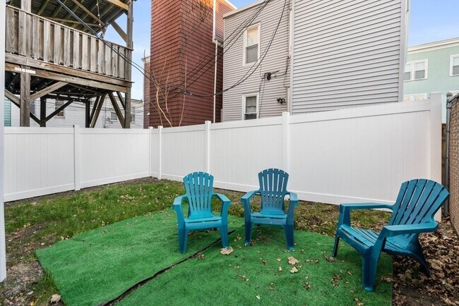 Building Photo - 473 E 5th St