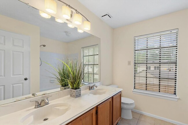 Building Photo - 3807 Forest Village Dr