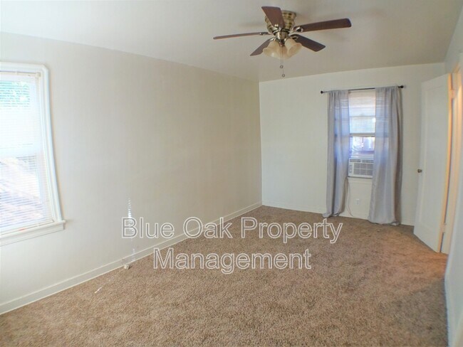 Building Photo - 1476 E 8th St