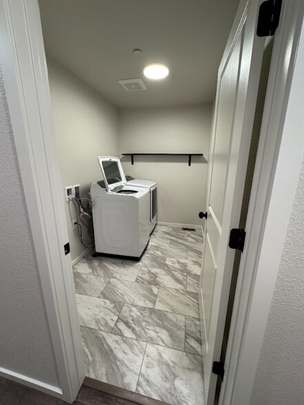 Building Photo - 2968 Barnstormer St