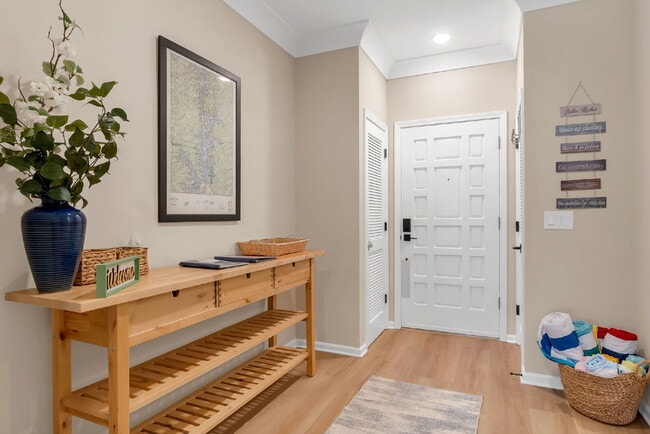 Building Photo - 2 Bedroom, 2 Full Bathroom Condo in a Gated Keowee Key Community