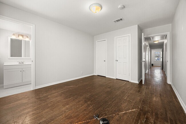 Building Photo - 6619 Maybank Dr