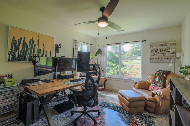 Building Photo - Newer Build House for Rent, Available Sept...