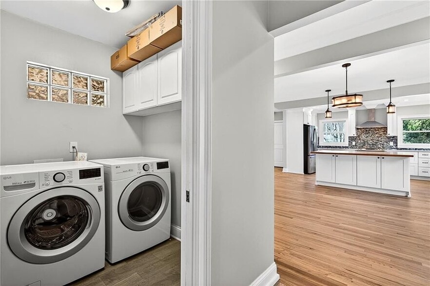 Building Photo - 1319 Chalmette Dr NE