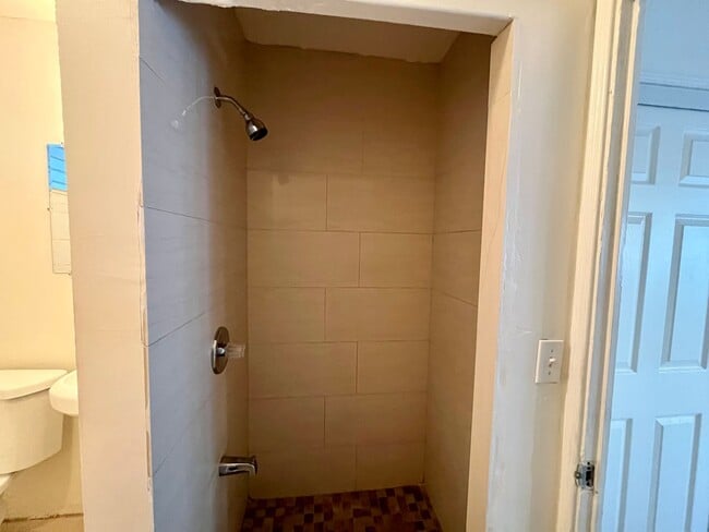 Building Photo - Waikiki: 1 Bed, 1 Bath/Studio for Rent