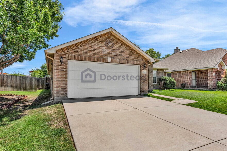 Building Photo - 12744 Northern Pine Dr