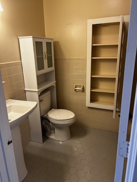 NEW SINK AND TOILET - 38 Millbrook Stillwater Rd