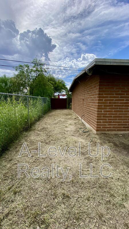 Building Photo - 316 E Elm St