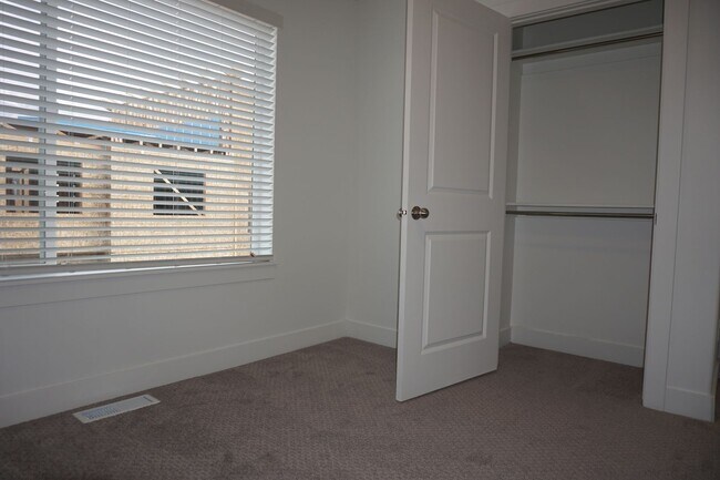 Building Photo - 3091 N Indigo Lp