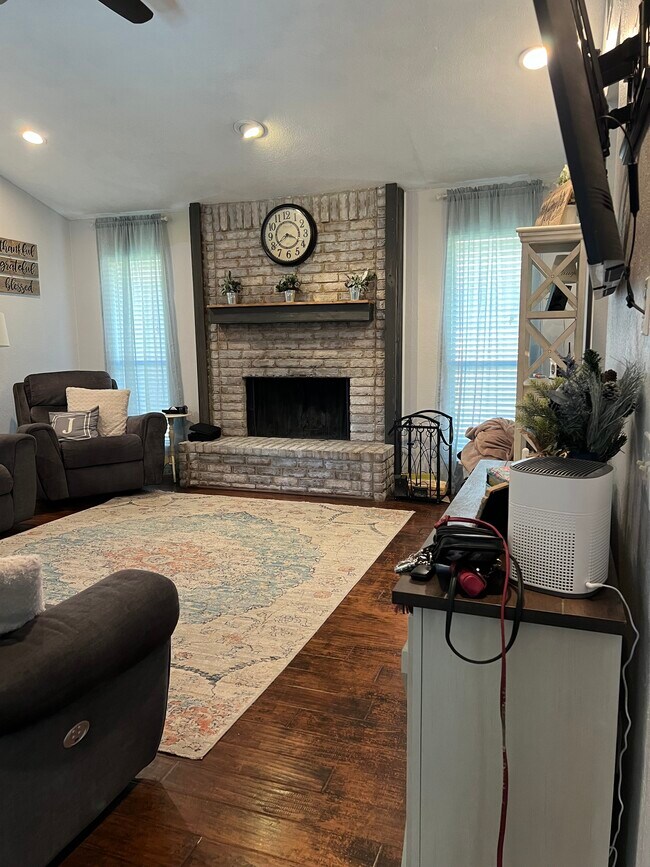 Building Photo - 8 Llano Drive